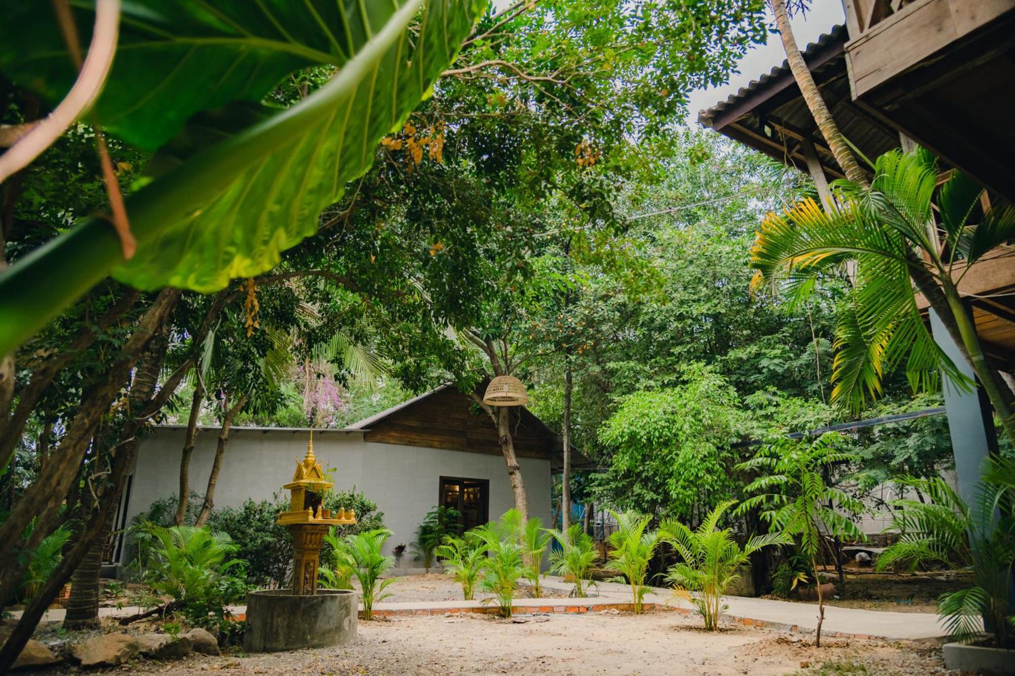 Banyan Tree Hostel กำปอต ภายนอก รูปภาพ