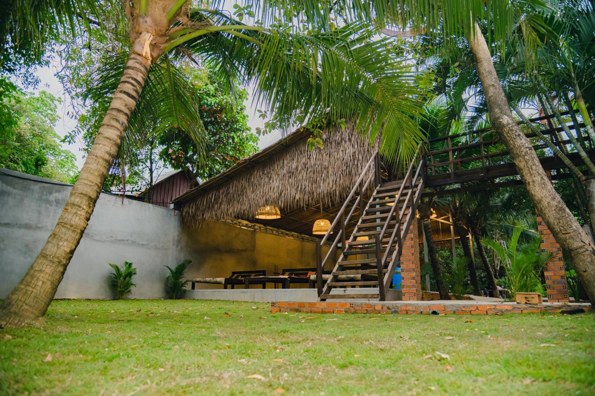 Banyan Tree Hostel กำปอต ภายนอก รูปภาพ