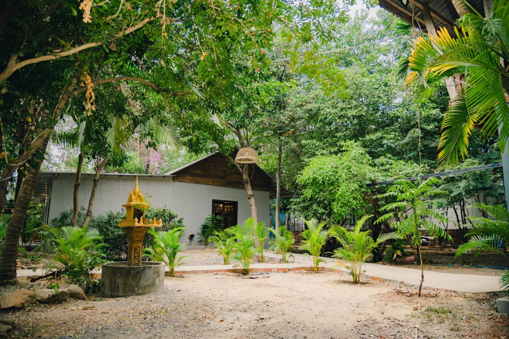 Banyan Tree Hostel กำปอต ภายนอก รูปภาพ