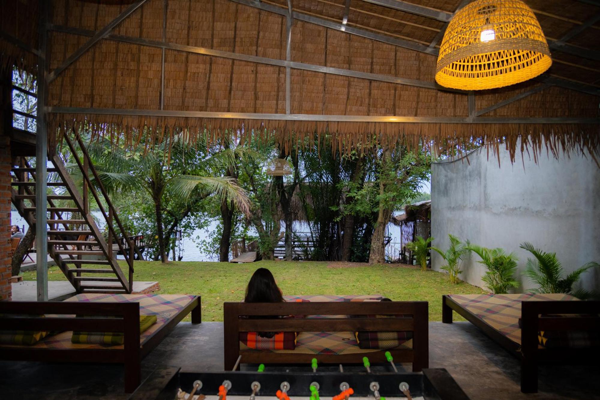 Banyan Tree Hostel กำปอต ภายนอก รูปภาพ