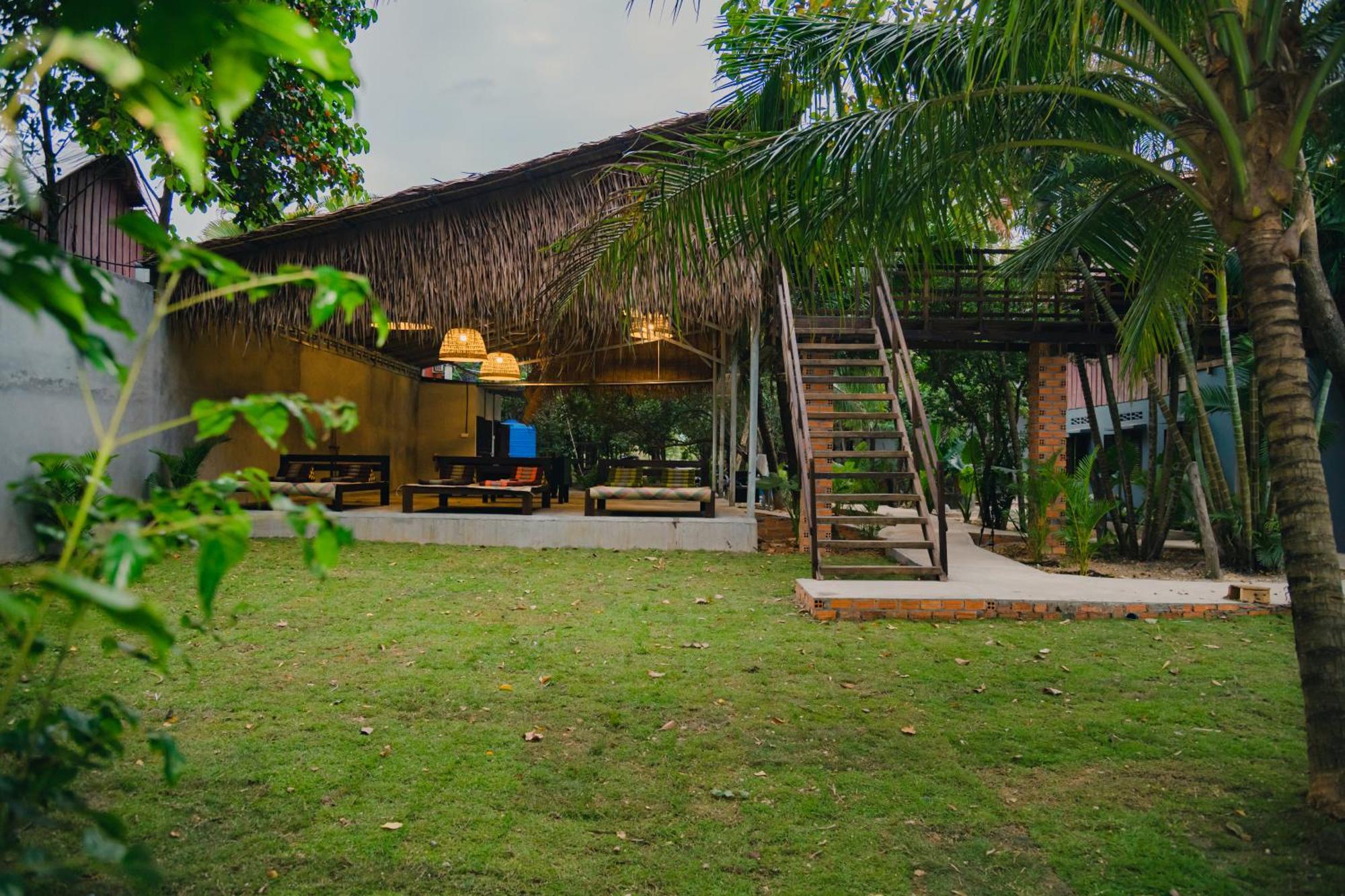Banyan Tree Hostel กำปอต ภายนอก รูปภาพ