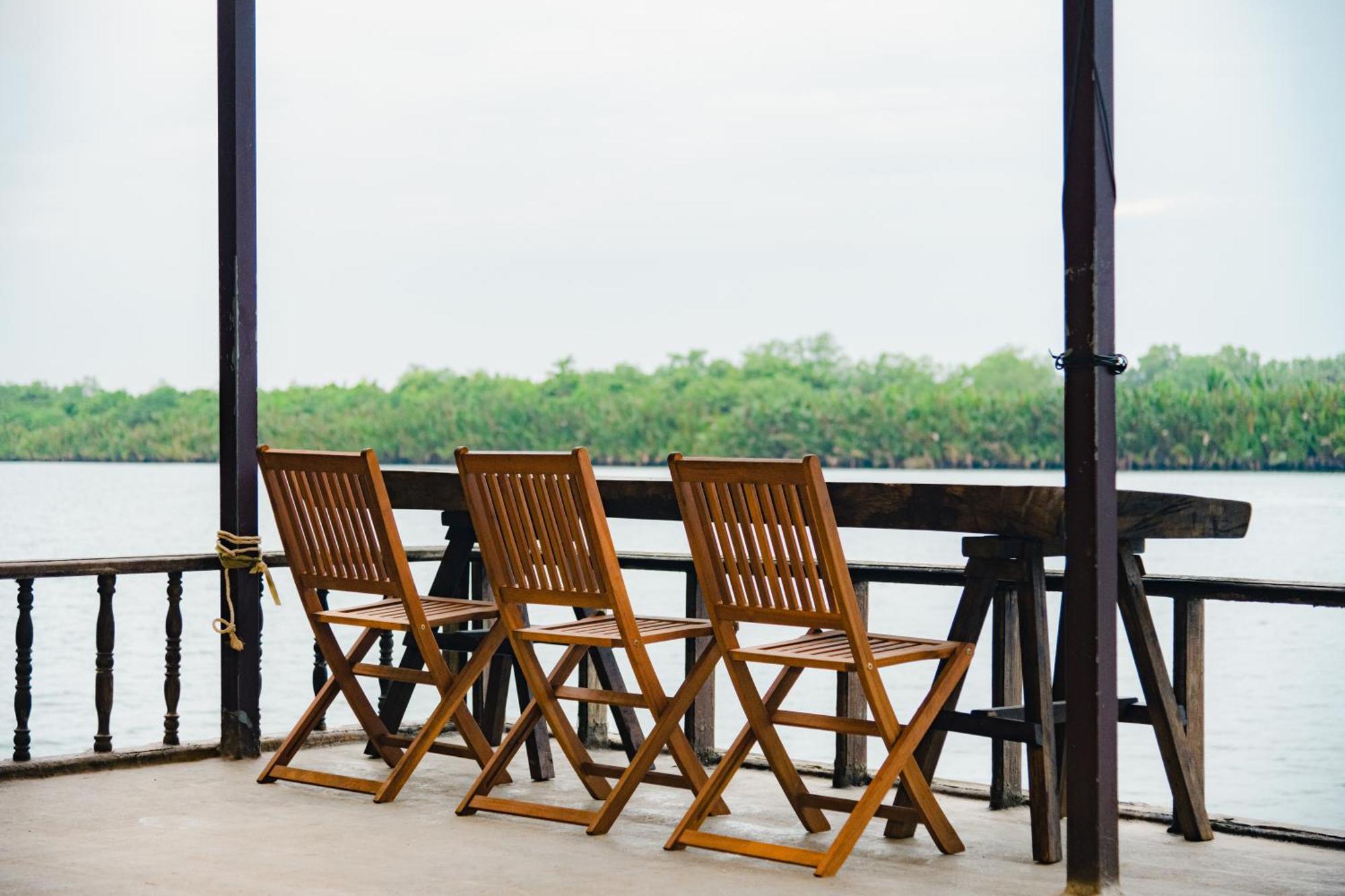 Banyan Tree Hostel กำปอต ภายนอก รูปภาพ