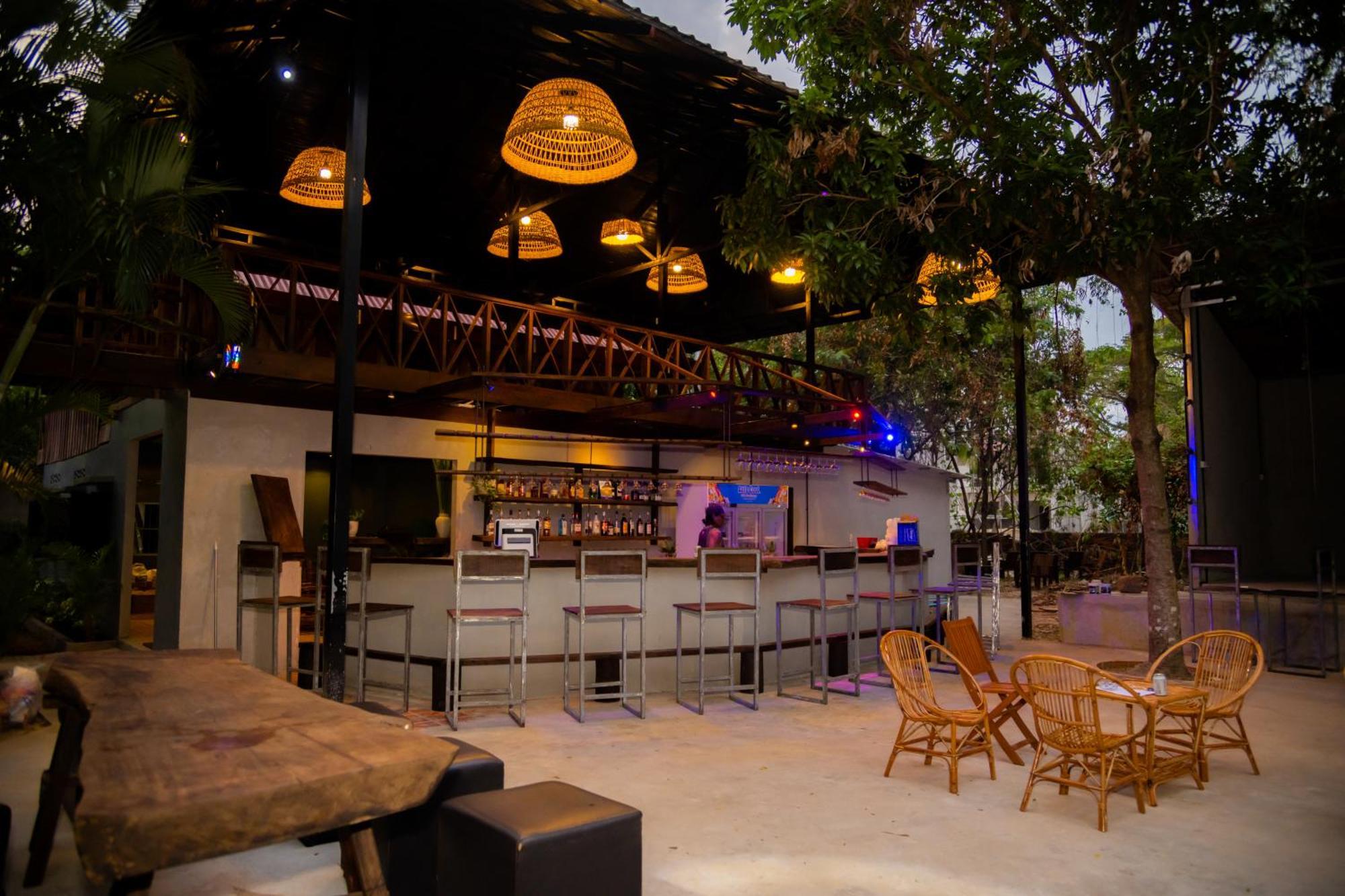 Banyan Tree Hostel กำปอต ภายนอก รูปภาพ