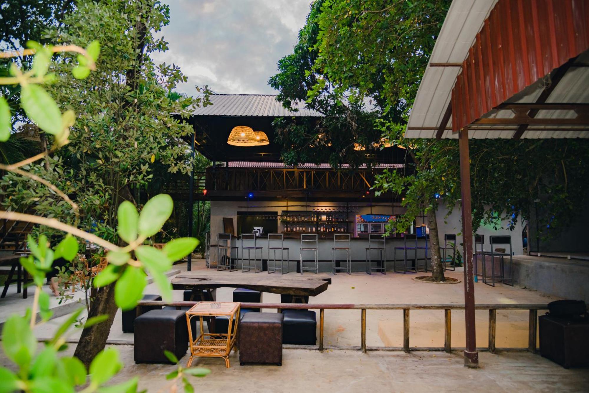 Banyan Tree Hostel กำปอต ภายนอก รูปภาพ