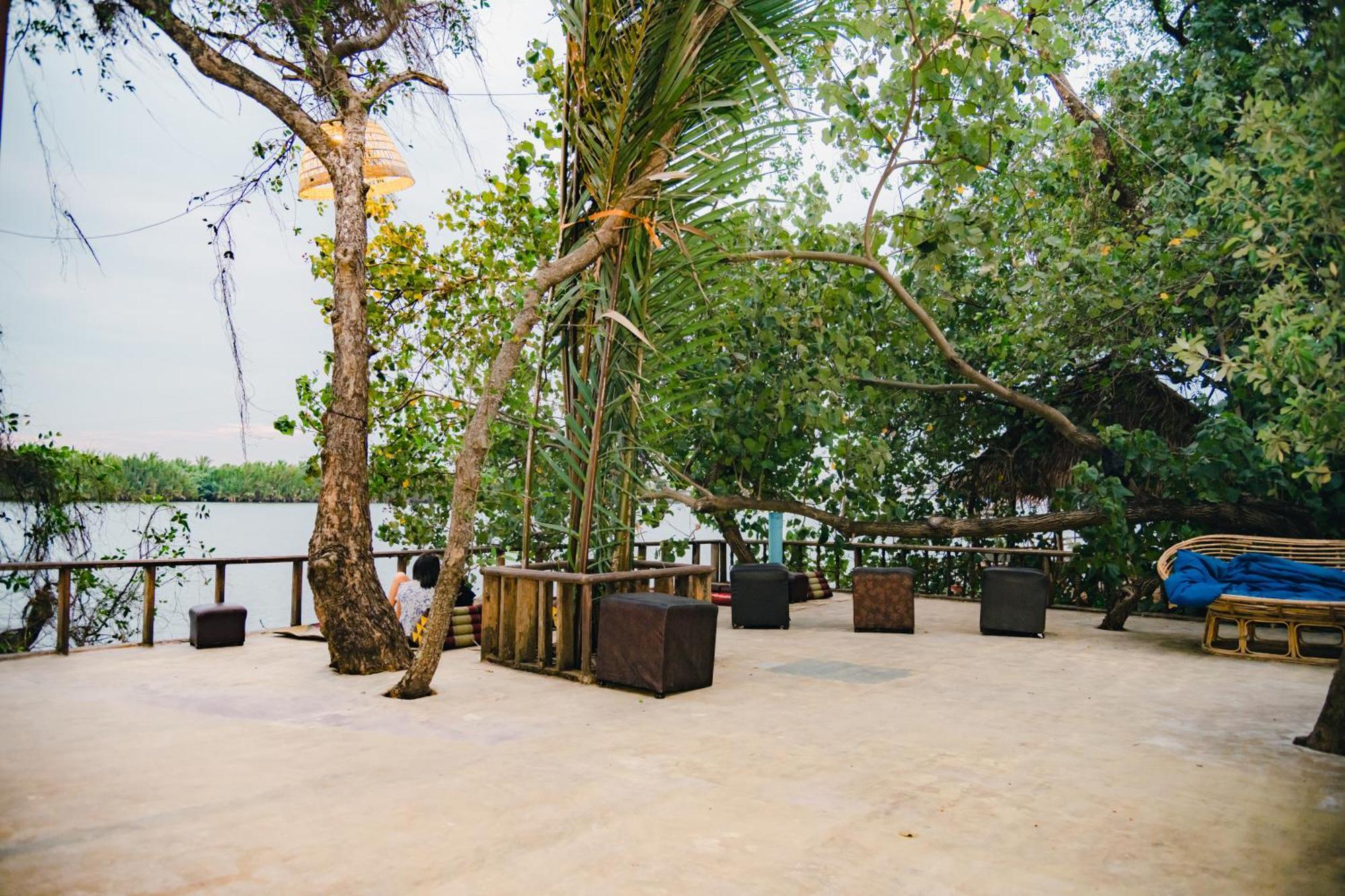 Banyan Tree Hostel กำปอต ภายนอก รูปภาพ