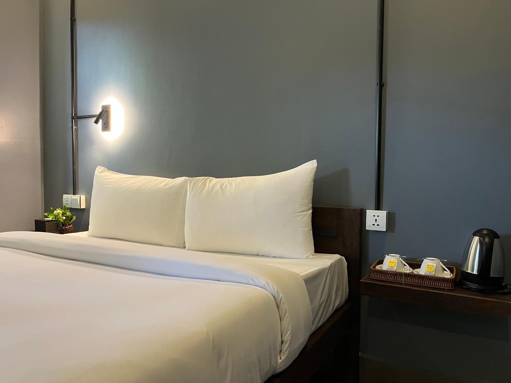 Banyan Tree Hostel กำปอต ภายนอก รูปภาพ