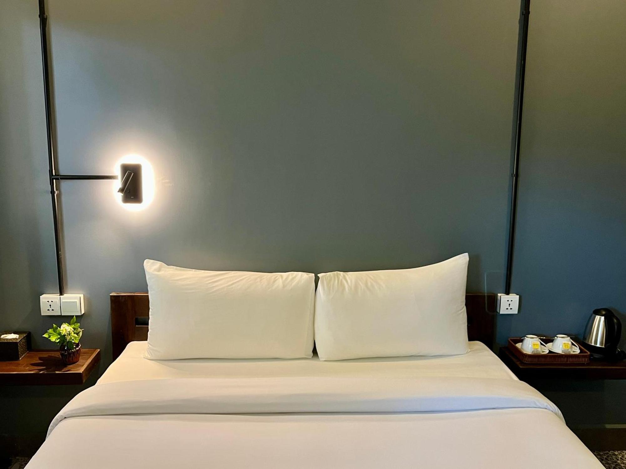 Banyan Tree Hostel กำปอต ภายนอก รูปภาพ