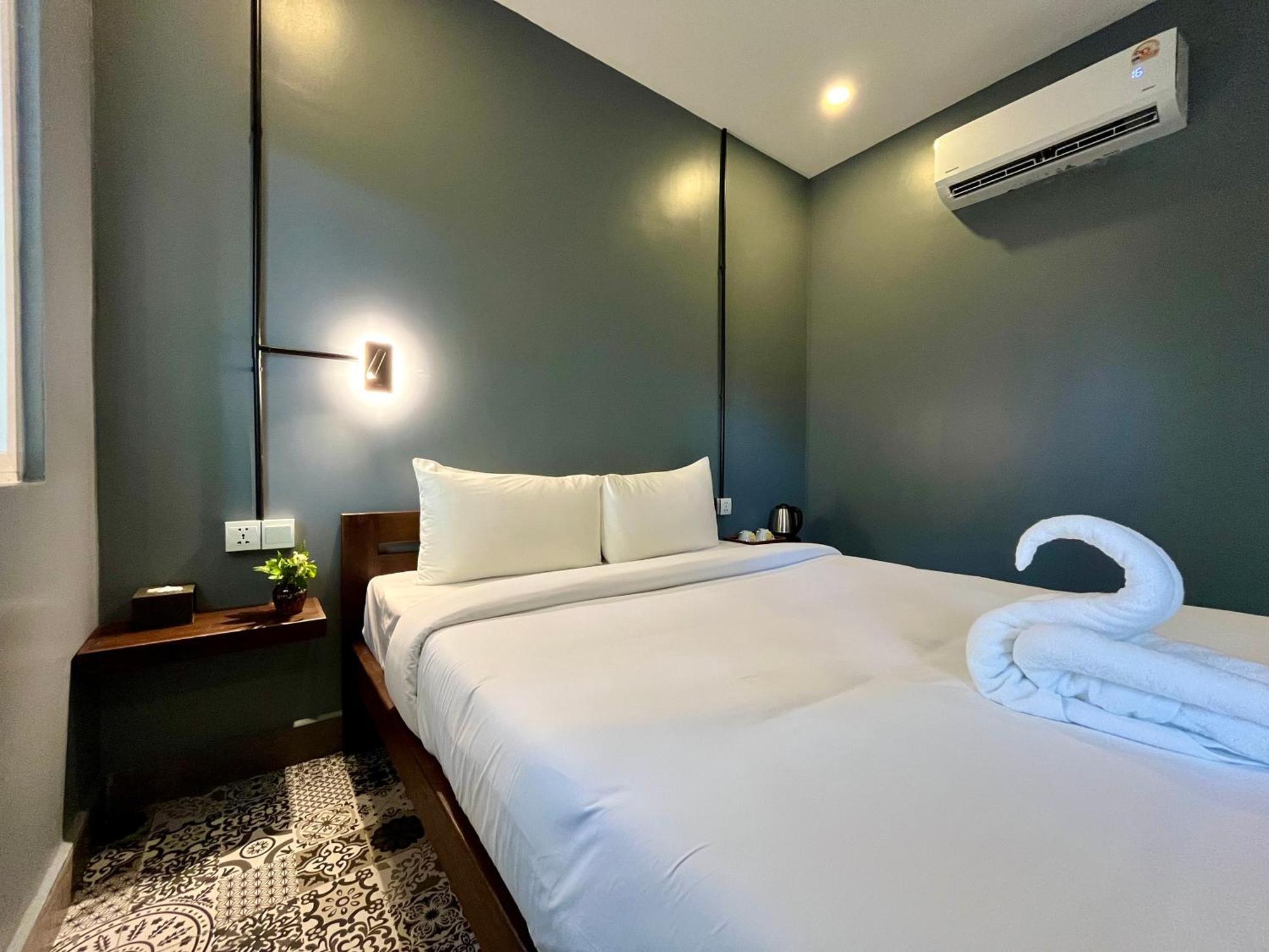 Banyan Tree Hostel กำปอต ภายนอก รูปภาพ