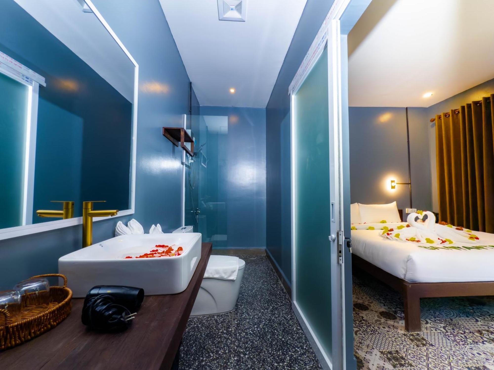 Banyan Tree Hostel กำปอต ภายนอก รูปภาพ