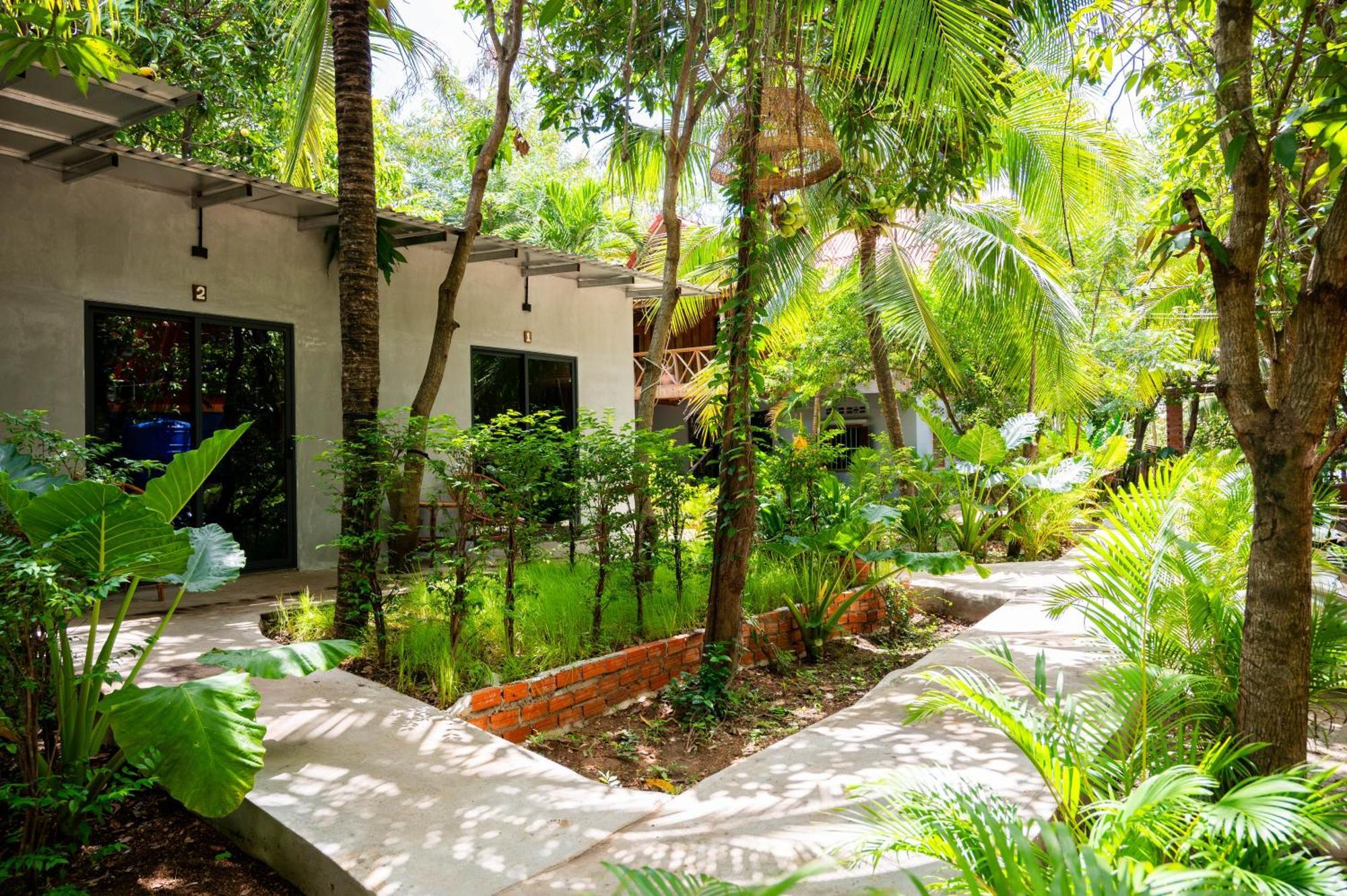 Banyan Tree Hostel กำปอต ภายนอก รูปภาพ