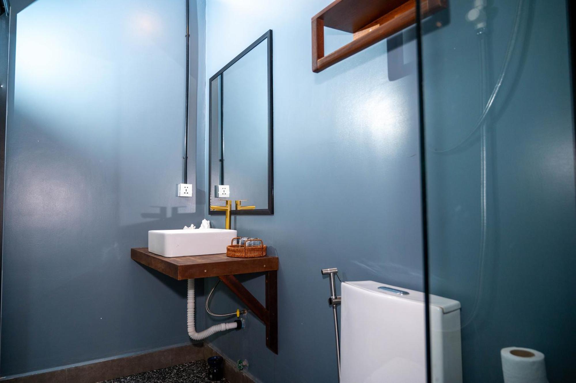 Banyan Tree Hostel กำปอต ภายนอก รูปภาพ