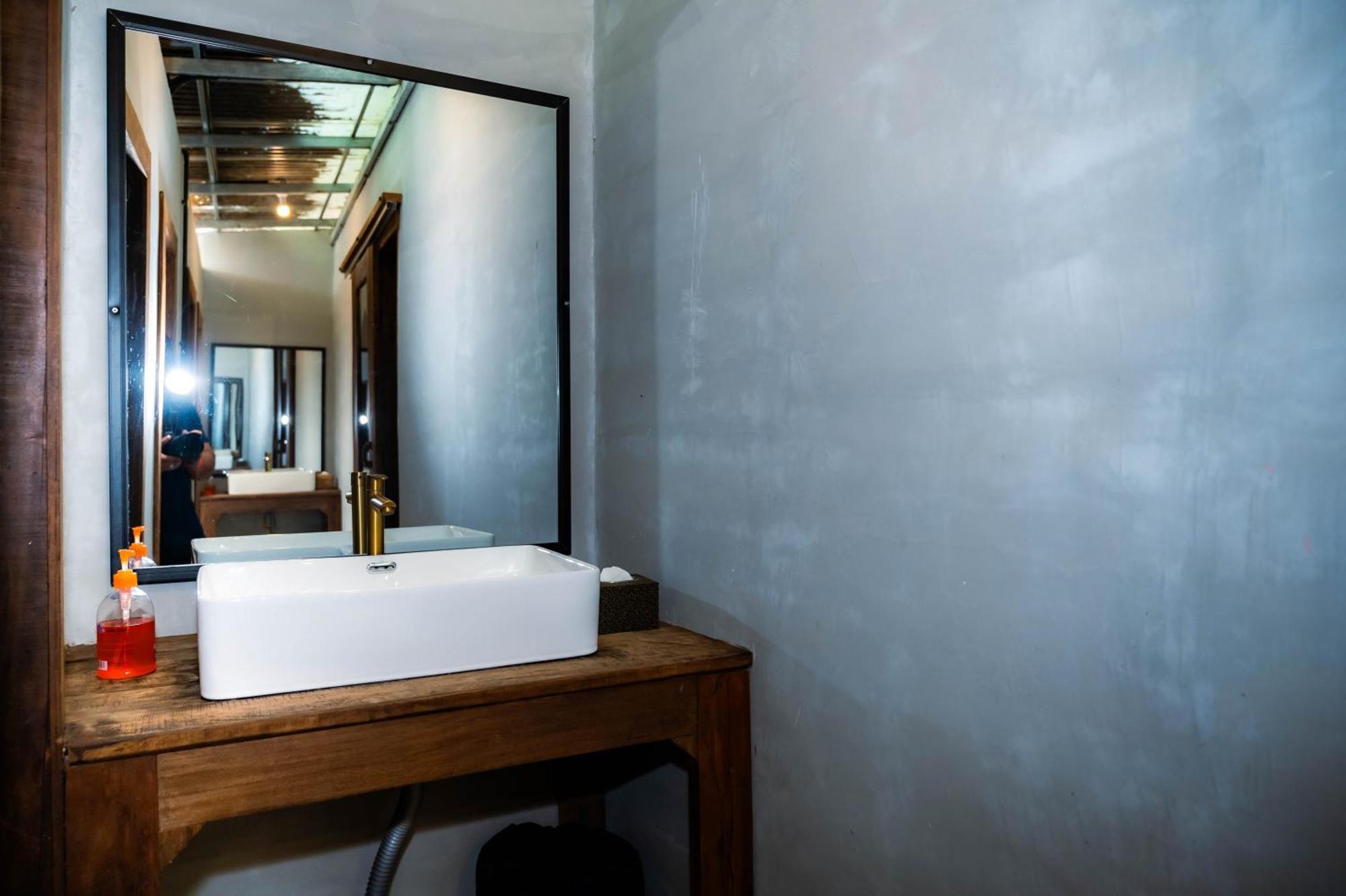 Banyan Tree Hostel กำปอต ภายนอก รูปภาพ