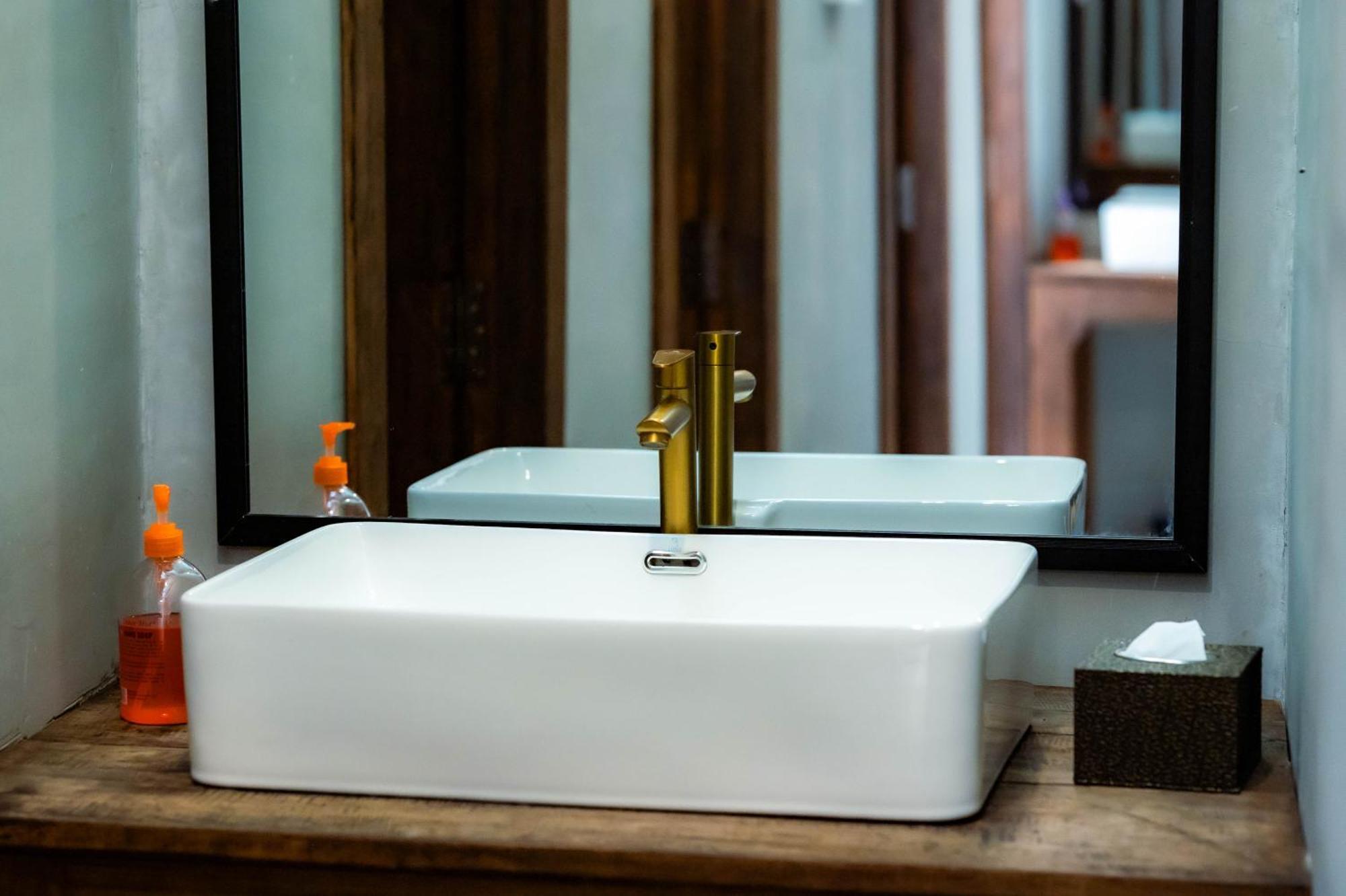 Banyan Tree Hostel กำปอต ภายนอก รูปภาพ