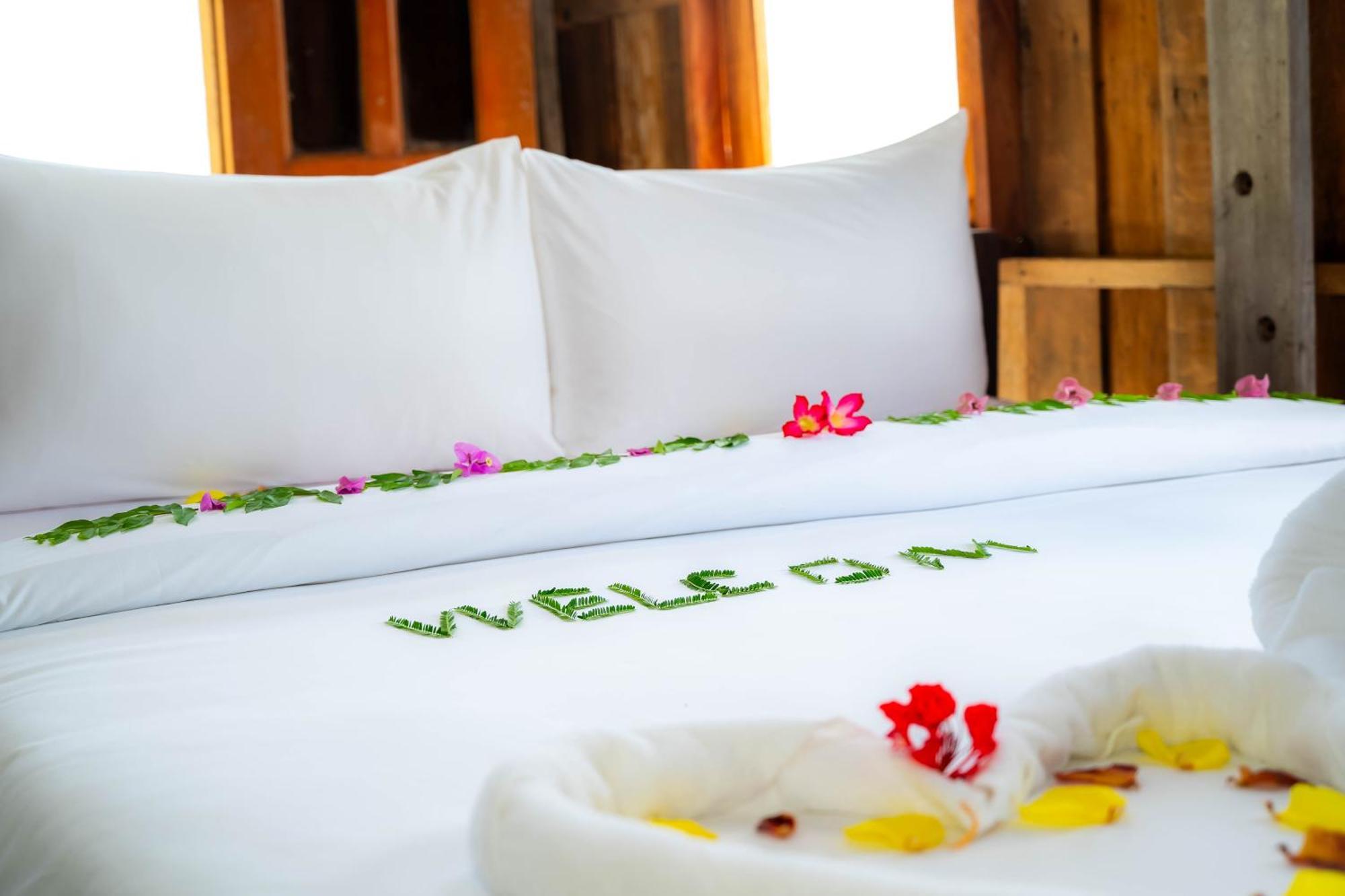 Banyan Tree Hostel กำปอต ภายนอก รูปภาพ